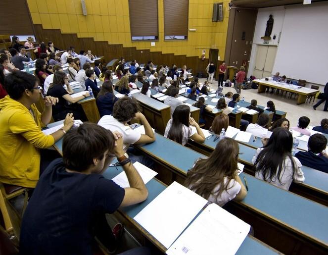 Isee in ritardo e tasse, studenti in rivolta