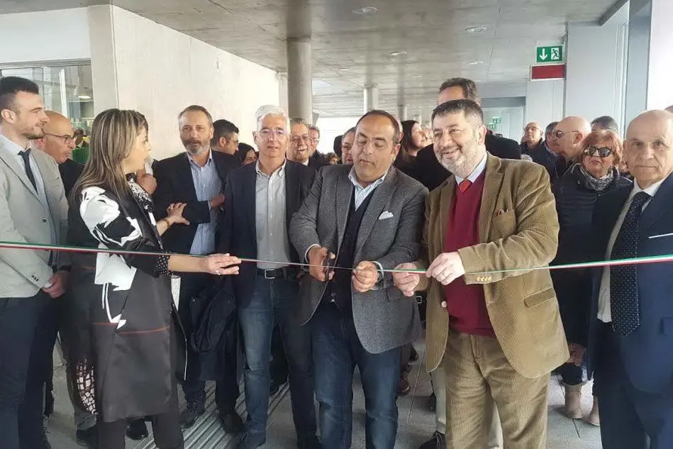 Il taglio del nastro al centro intermodale