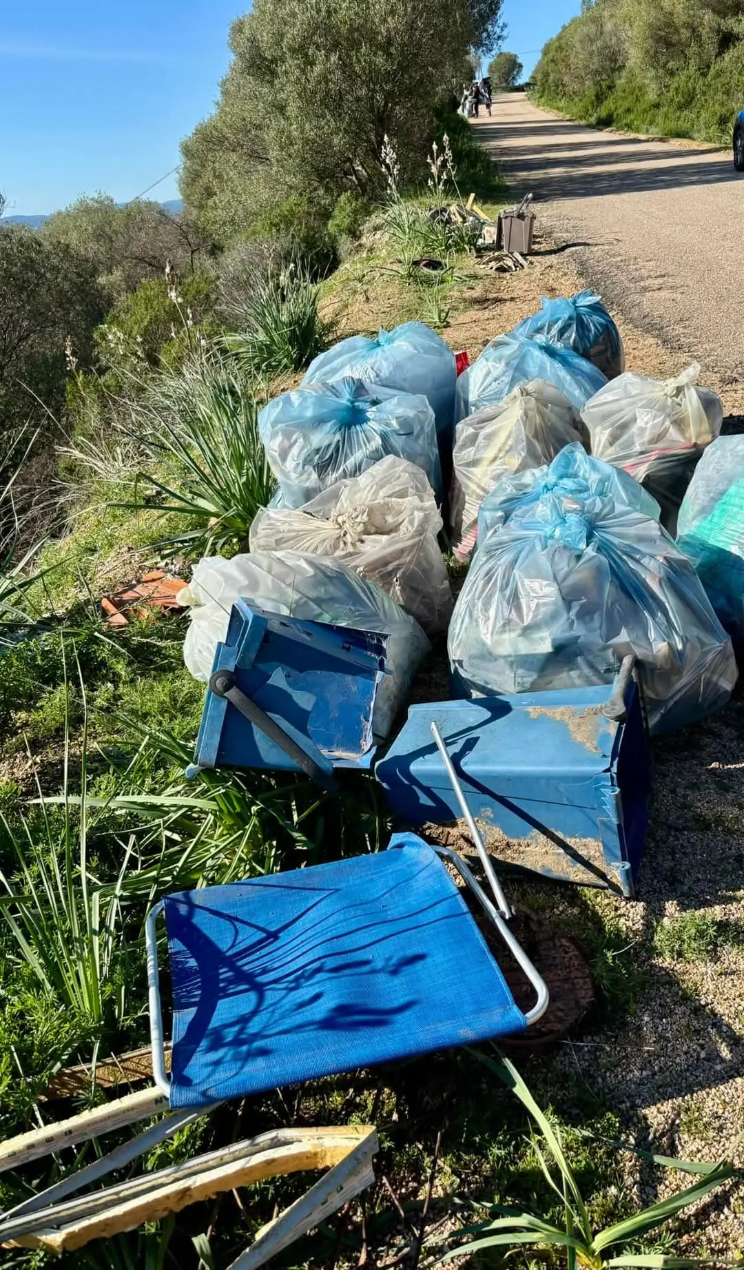 Rifiuti abbandonati a Olbia