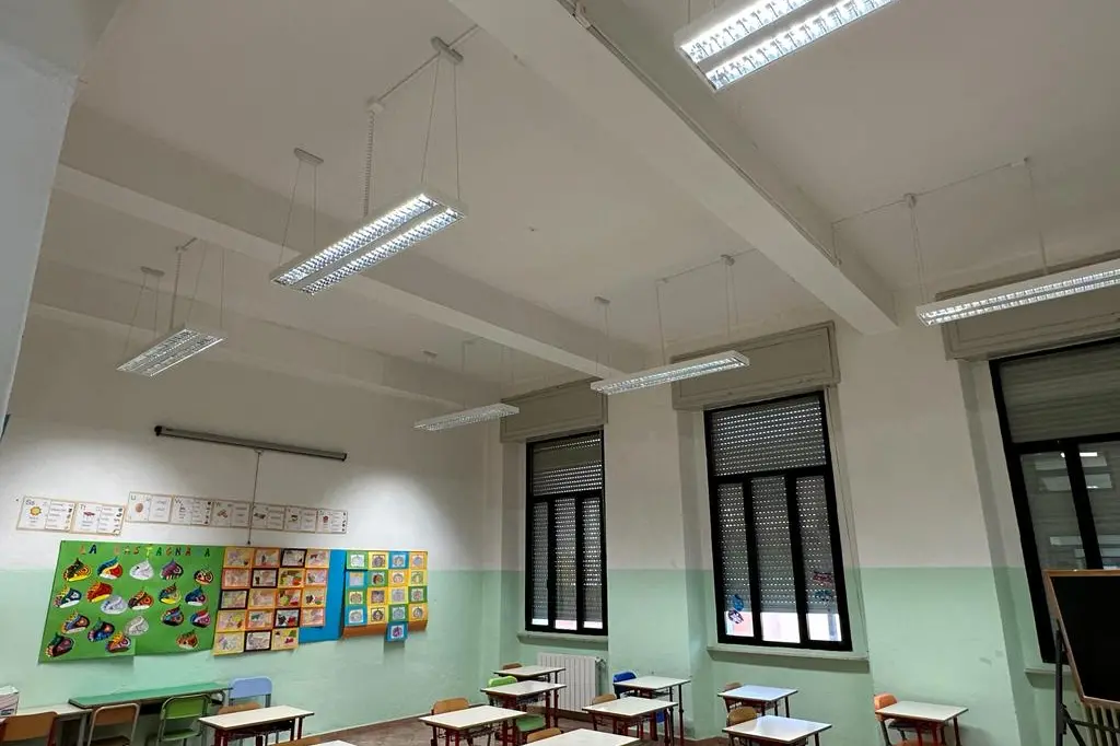 La nuova illuminazione nella scuola elementare di via Roma a Terralba (foto Rizzetto)