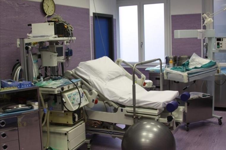 Muore a 24 anni dopo il parto in ospedale a Firenze: indaga la Procura
