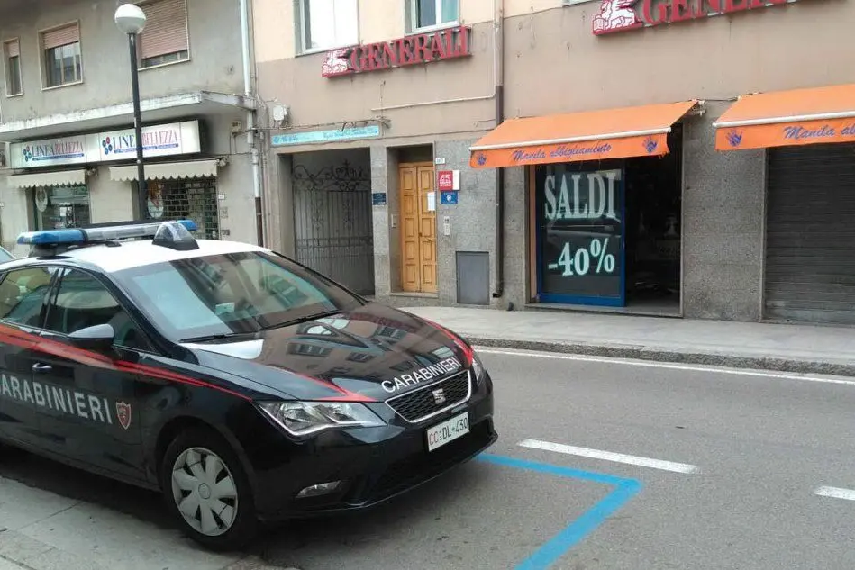 Il negozio di abbigliamento svaligiato dai ladri