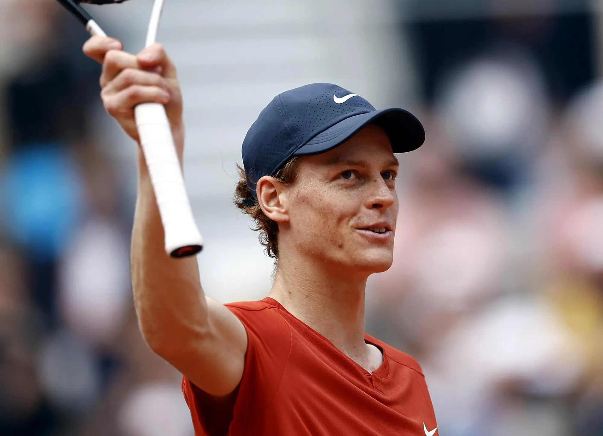 epaselect epa11389313 Jannik Sinner of Italy celebrates winning his Men's Singles quarterfinal match against Grigor Dimitrov of Bulgaria during the French Open Grand Slam tennis tournament at Roland Garros in Paris, France, 04 June 2024. EPA/YOAN VALAT