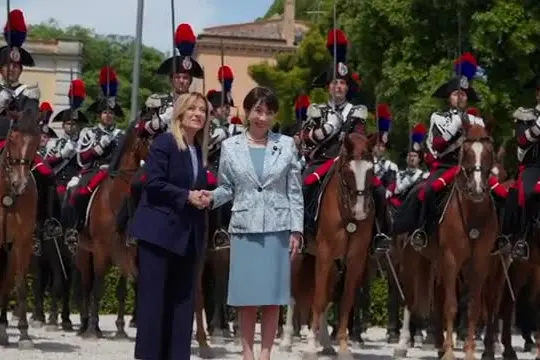 Meloni accoglie la premier giapponese Takaichi a Villa Pamphili a Roma
