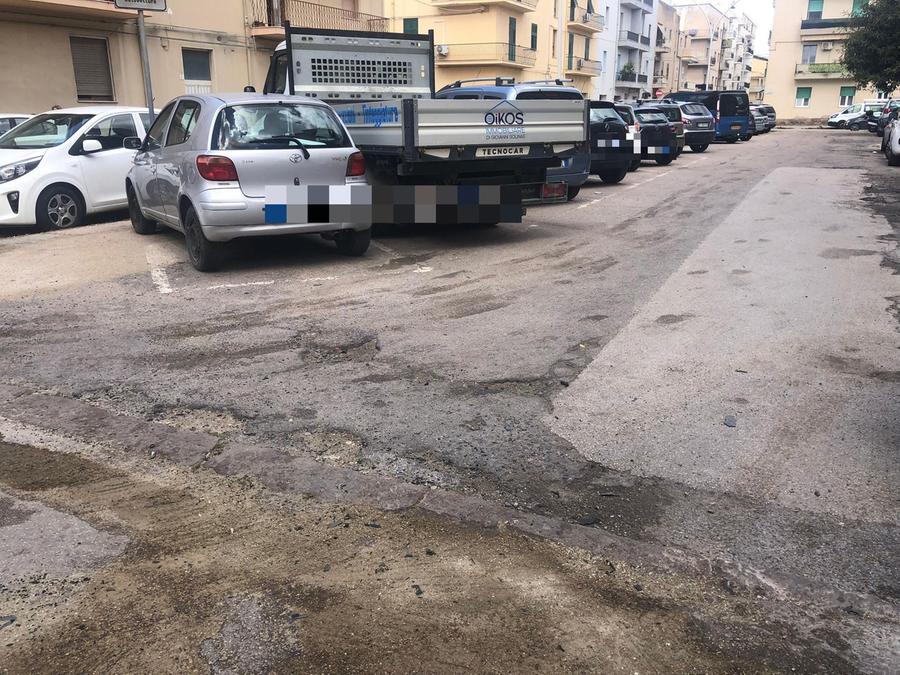 Alghero, un’esplosione sveglia il quartiere di Sant’Agostino: auto data alle fiamme