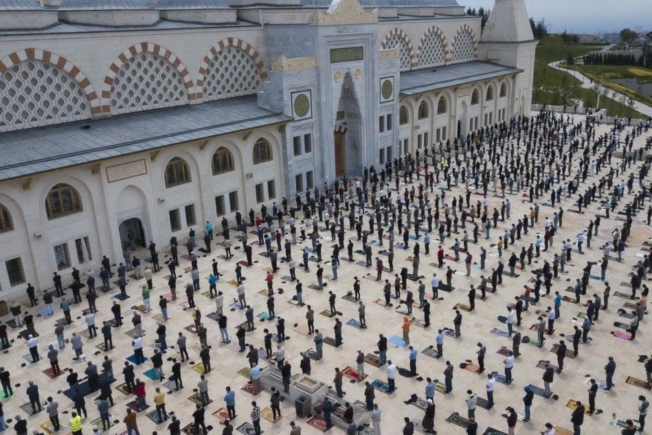 In Turchia riaprono le moschee