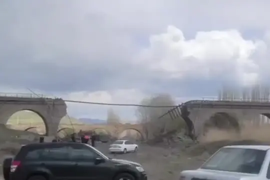 Attacchi Usa-Israele contro ponti e ferrovie in Iran