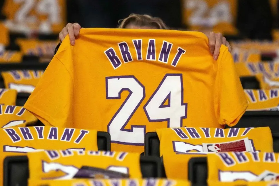 L'omaggio dei Lakers a Kobe Bryant