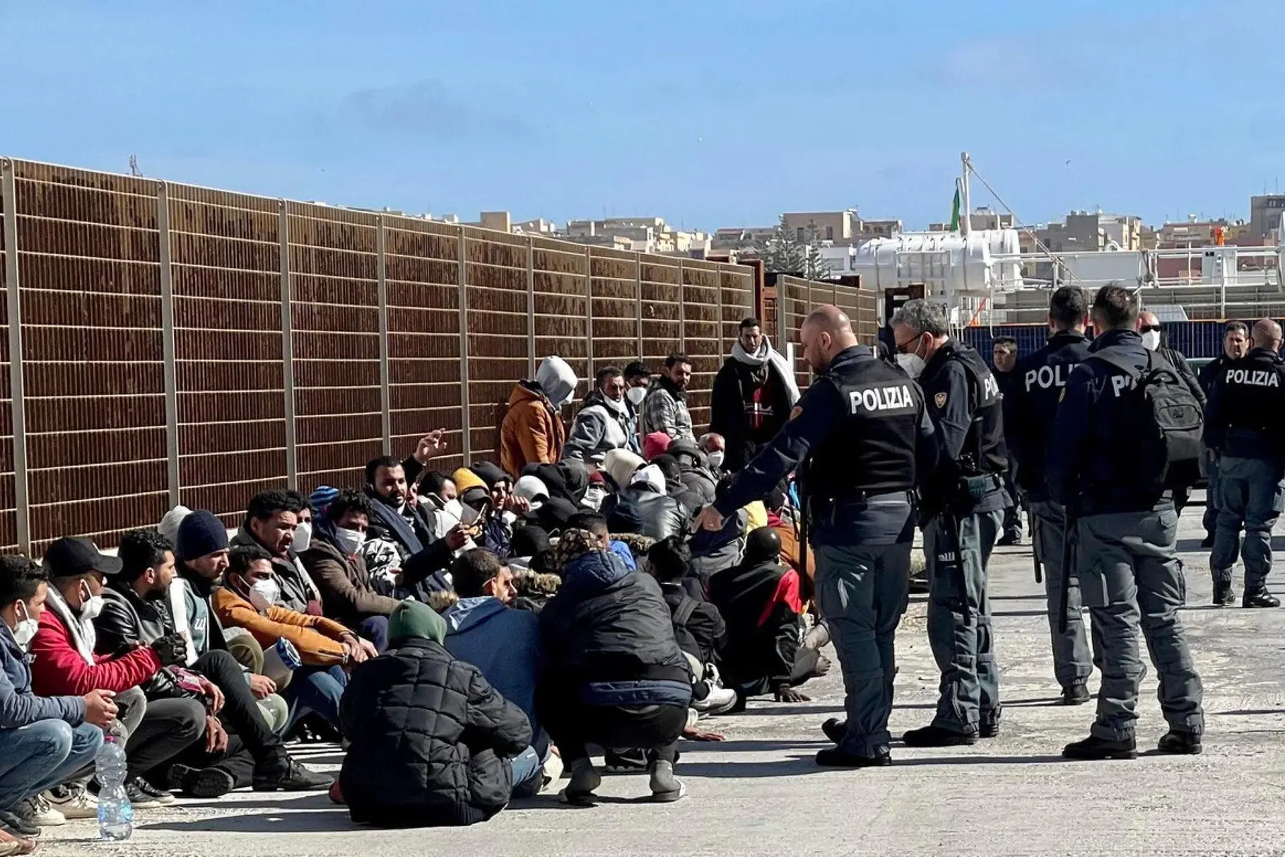 Miganti a Lampedusa, 14 marzo 2023. ANSA/ELIO DESIDERIO