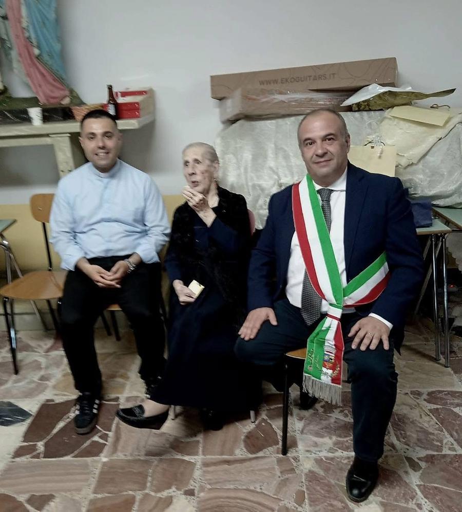 Villagrande, nonna Egidia compie 100 anni: cerimonia in chie