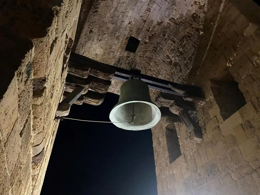 La campana di bronzo (foto archivio L'Unione Sarda)