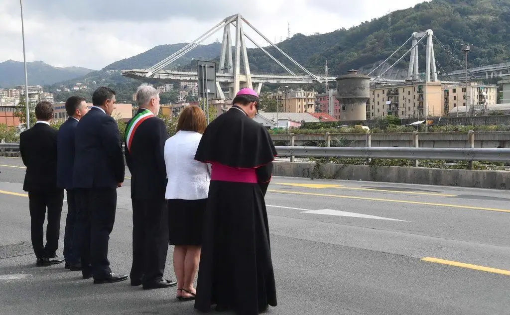 La commemorazione sul ponte Morandi (foto Ansa)
