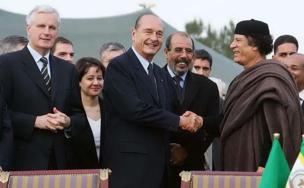 Fine delle sanzioni: Gheddafi incontra a Tripoli il presidente Jacques Chirac prima di un accordo tra Francia