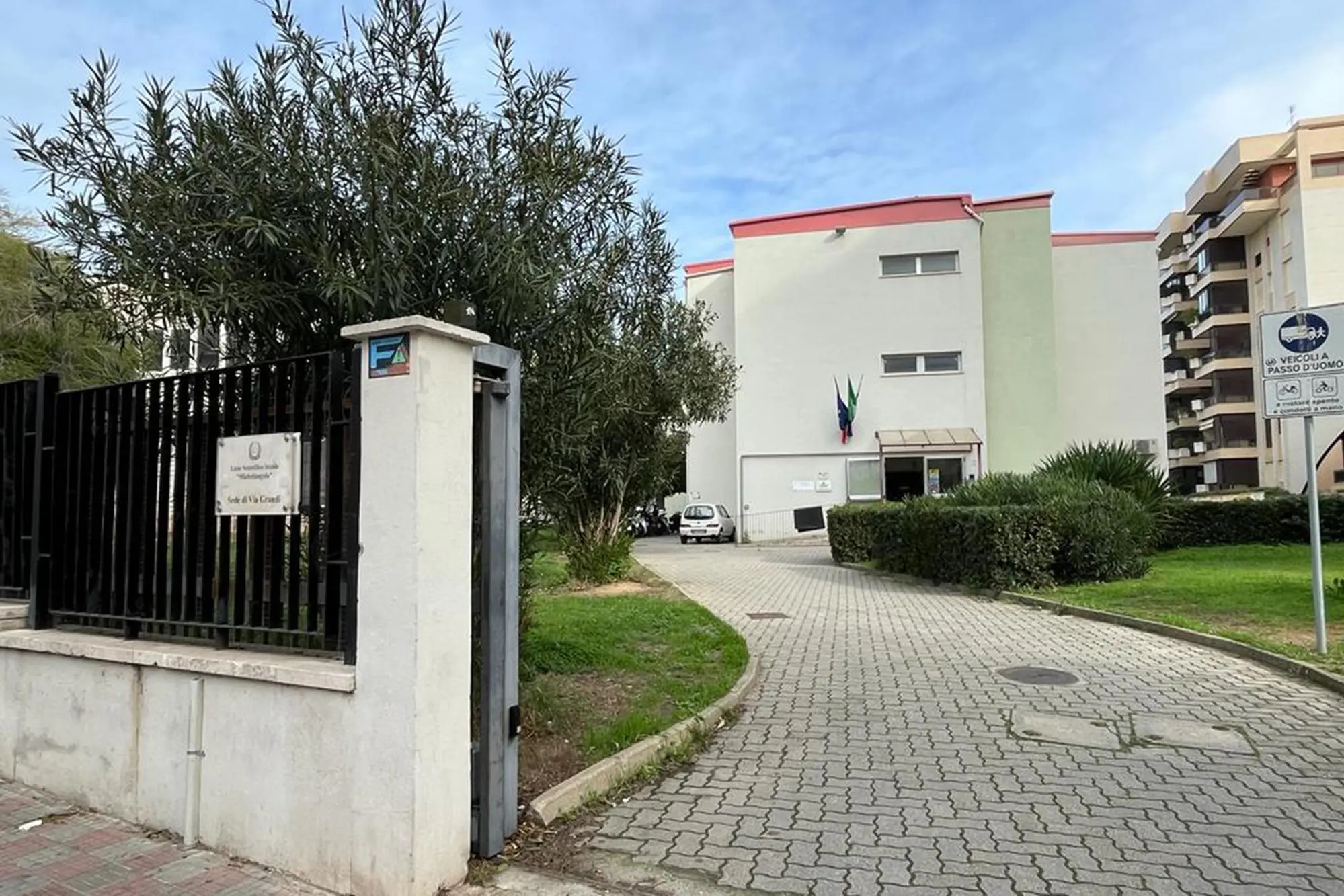 Cagliari, la sede di via Grandi del liceo scientifico Michelangelo (foto Archivio)
