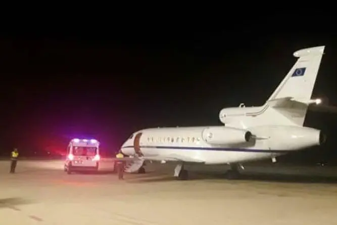 Il velivolo dell'Aeronautica (foto da Twitter)