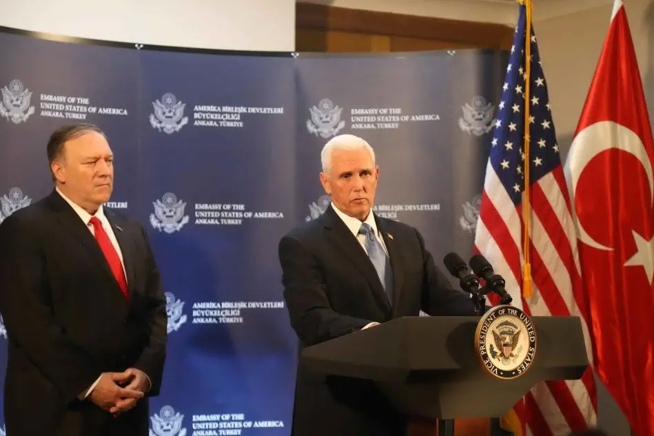Il vicepresidente Usa Mike Pence e il segretario di Stato Mike Pompeo (Ansa)