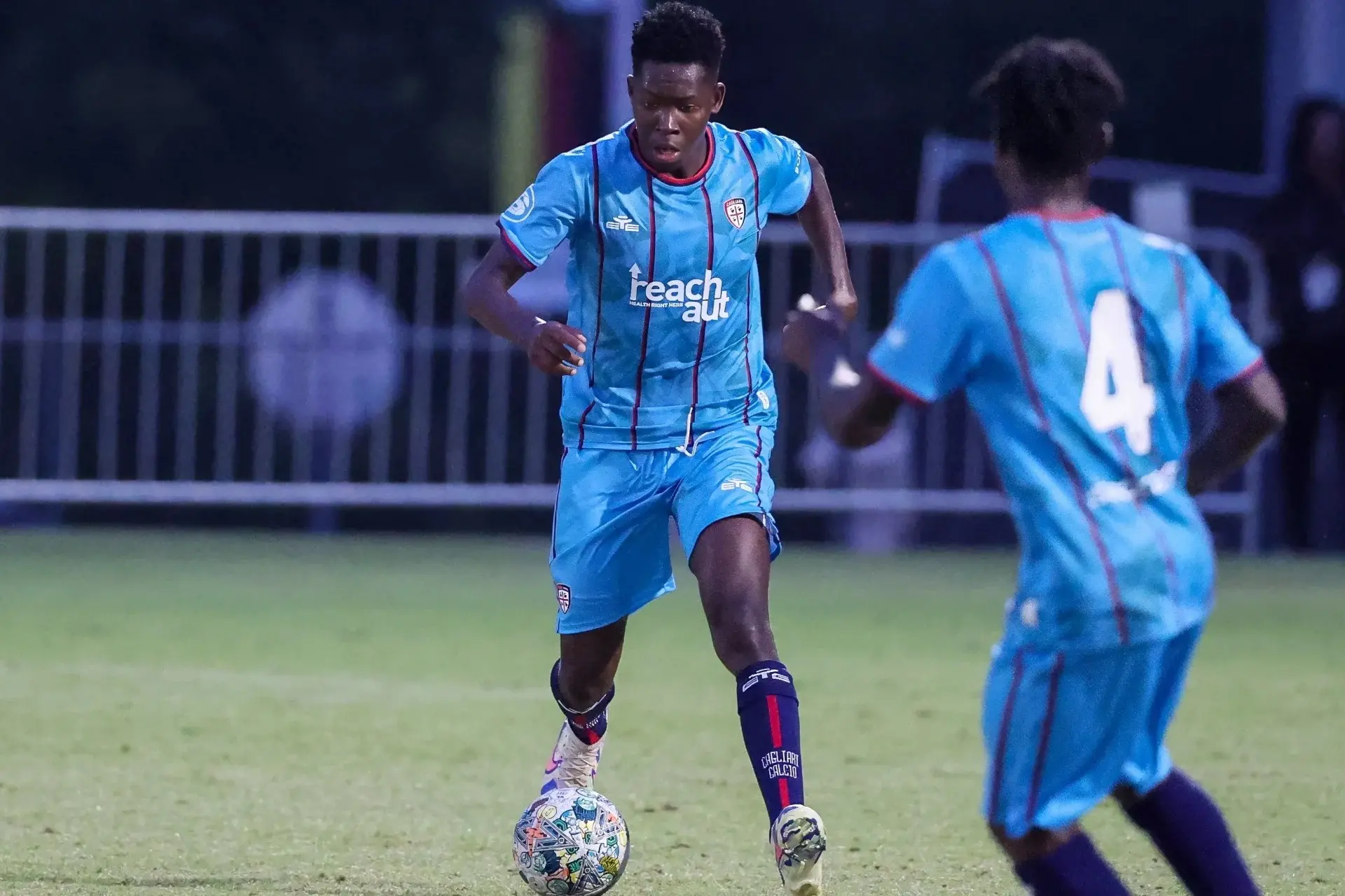 Kingstone Mutandwa in azione al The Soccer Tournament negli Stati Uniti (foto Cagliari Calcio)