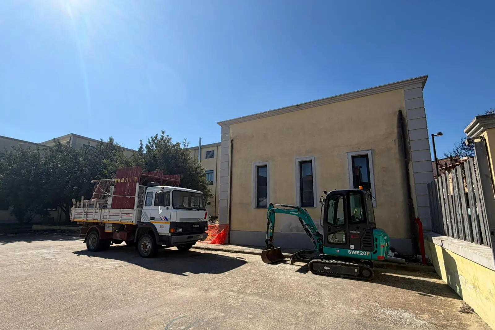 Lavori nelle scuole elementari (foto Sirigu)