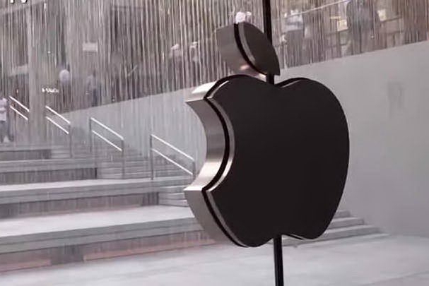 L'iPhone non resiste all'acqua, l'Antitrust multa Apple