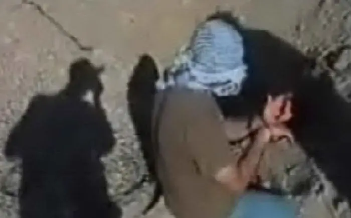 Un frame del video dell'esecuzione