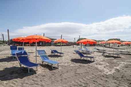 Draghi spinge sulla messa a gara delle spiagge, Salvini: “Faremo opposizione a oltranza”