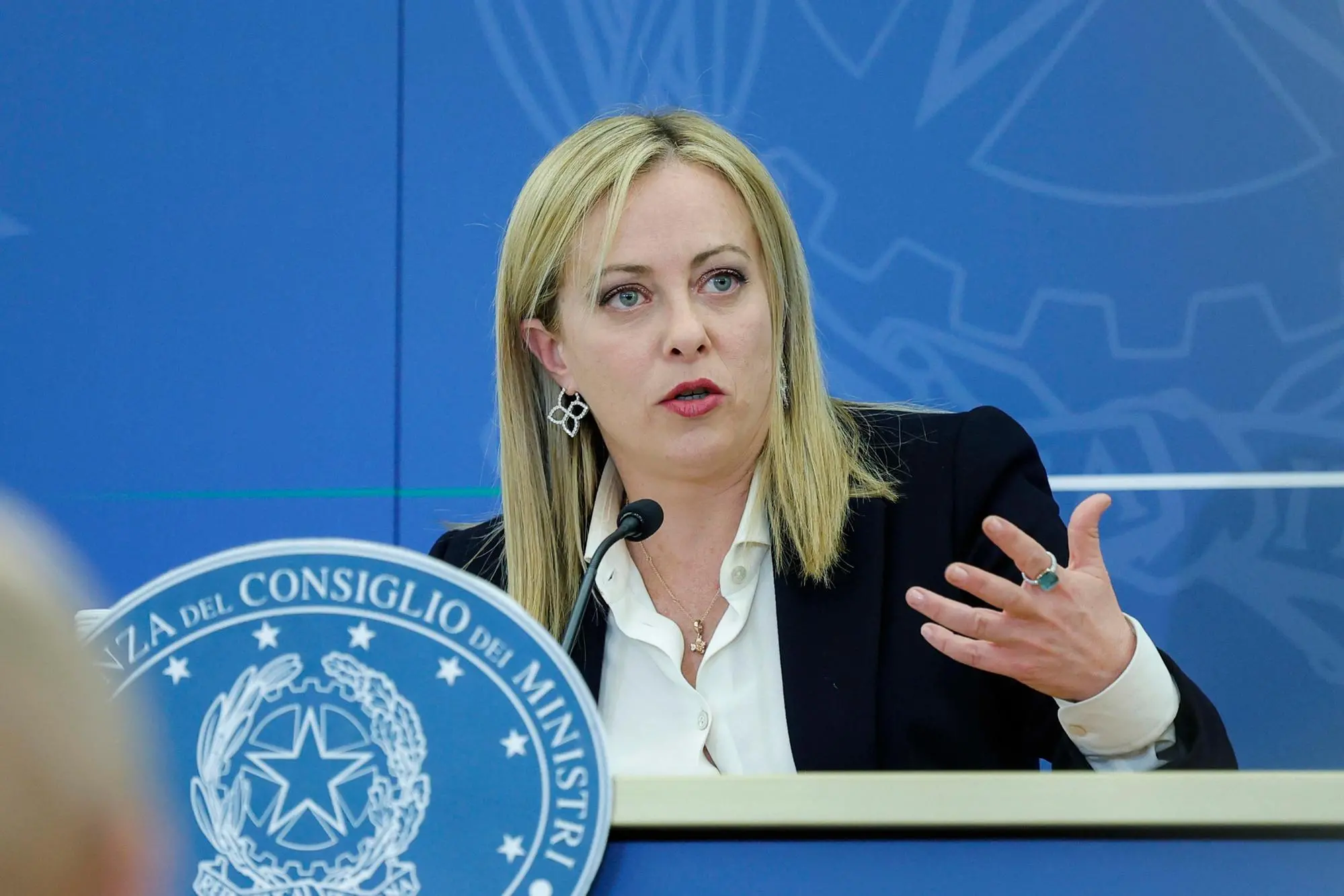 Il presidente del Consiglio Giorgia Meloni durante la conferenza stampa al termine del Consiglio dei ministri (Ansa - Lami)