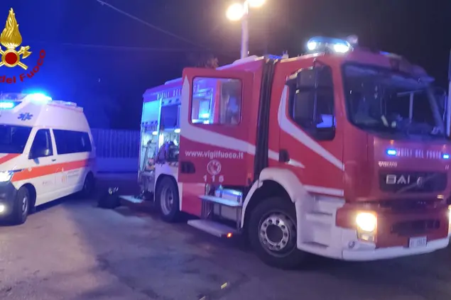 Vigili del fuoco e 118 in via Seminario a Tortolì (foto vigili del fuoco)