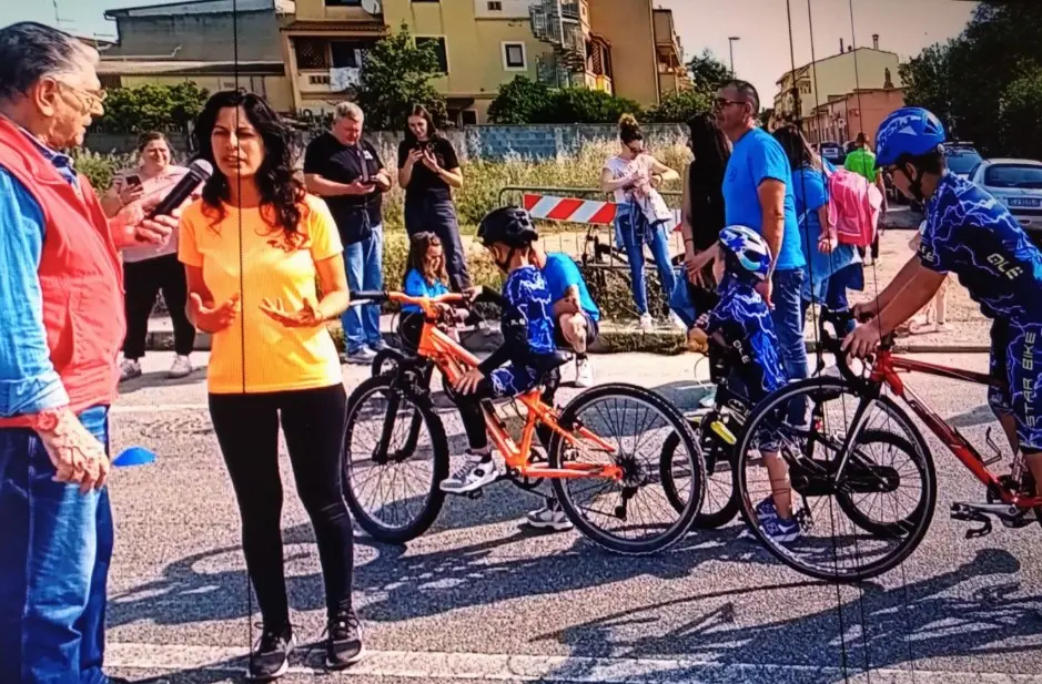 Gino Mameli durante l'esibizione dei piccoli corridori
