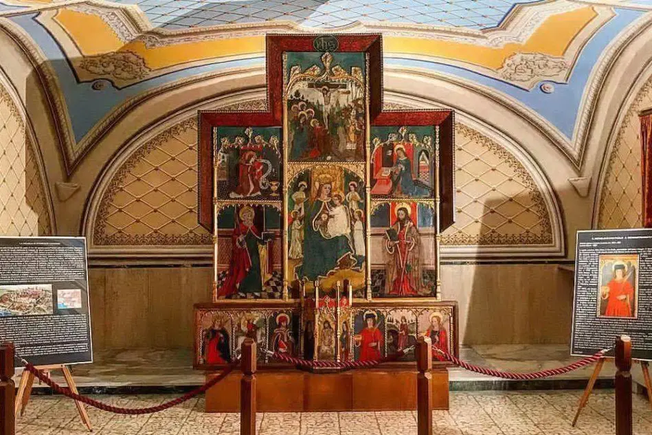 Il retablo esposto nel museo diocesano di Ales
