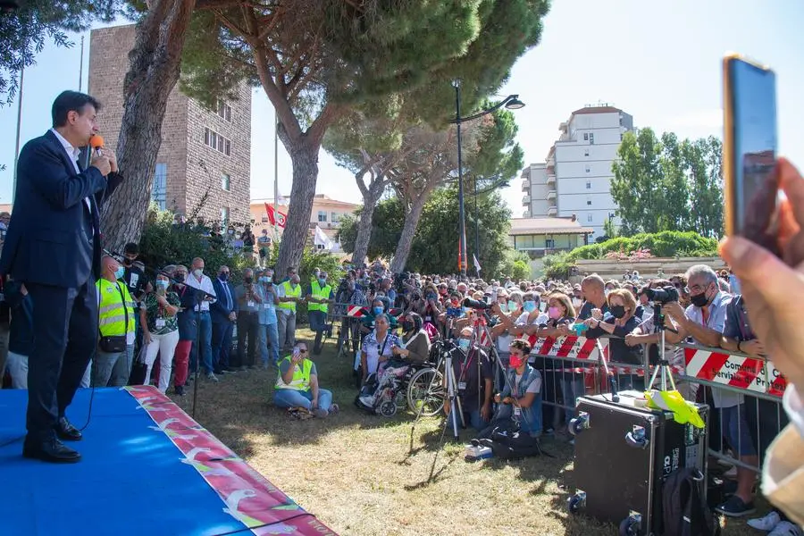L'ex Premier Giuseppe Conte a Carbonia a sostegno del candidato Luca Pizzuto - Foto Fabio Murru