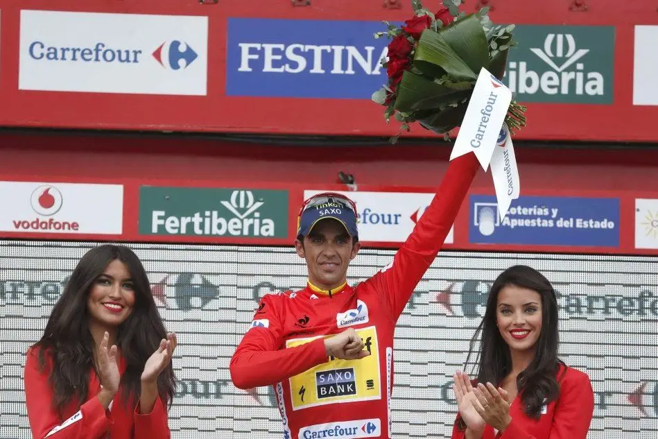 Al centro Alberto Contador
