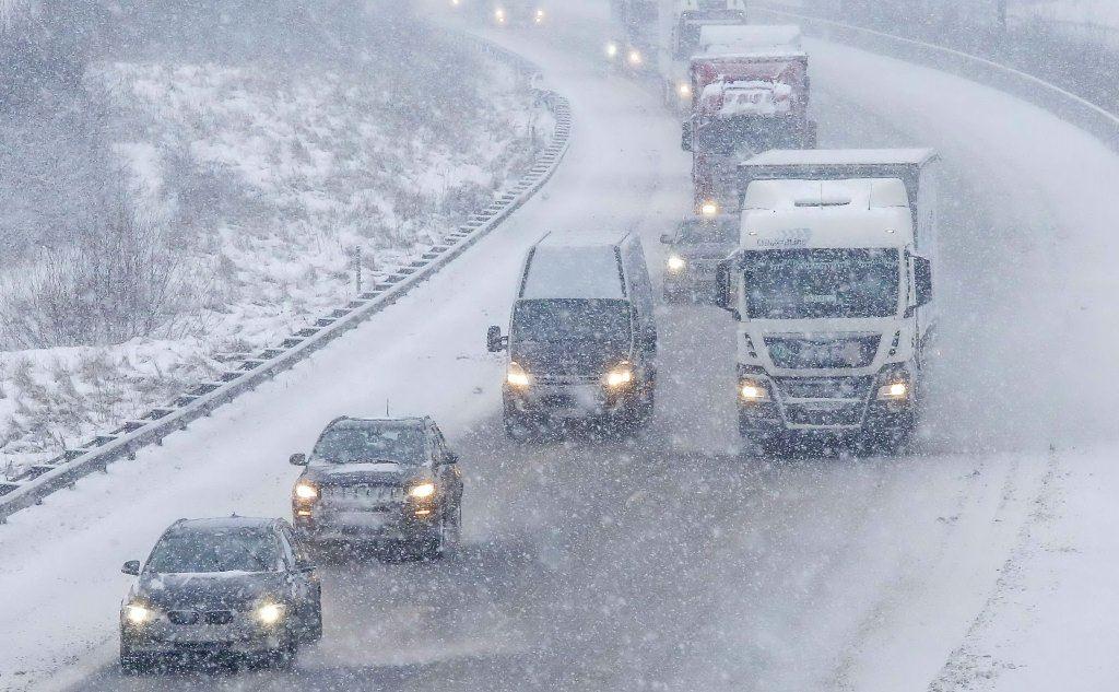 Belgio, neve in autostrada (Ansa)