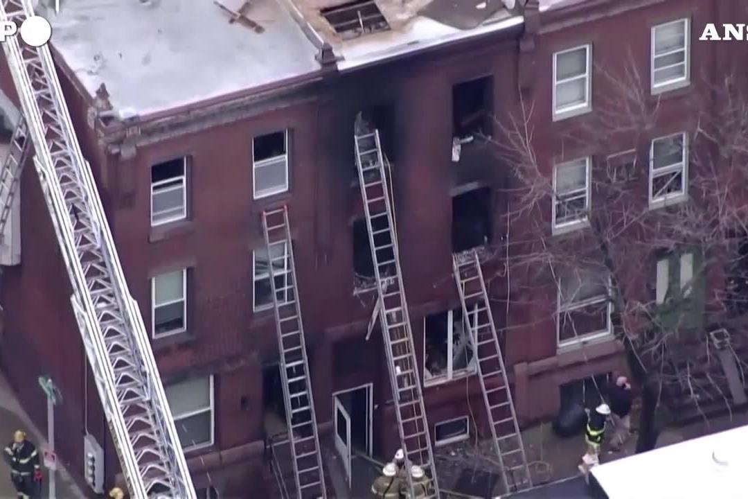 Incendio in una palazzina di Philadelphia, morte 13 persone