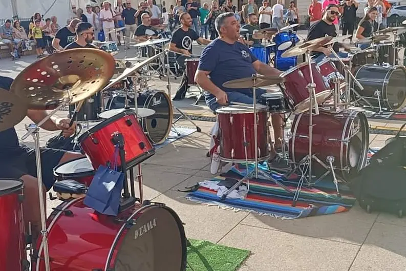 Batteristi in una recente manifestazione (foto Oggianu)