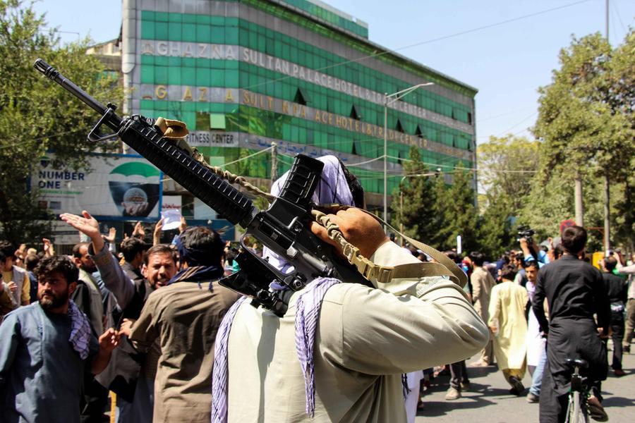 Talebani a Kabul (foto Ansa/Epa)