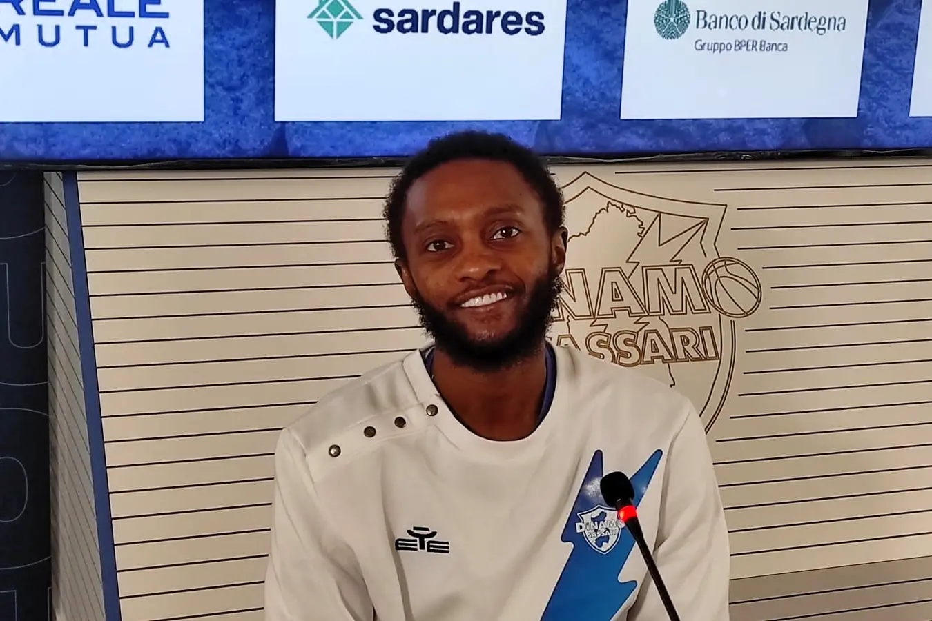 Senza il play Desure Buie è una lotta impari per la Dinamo (foto G. Marras)