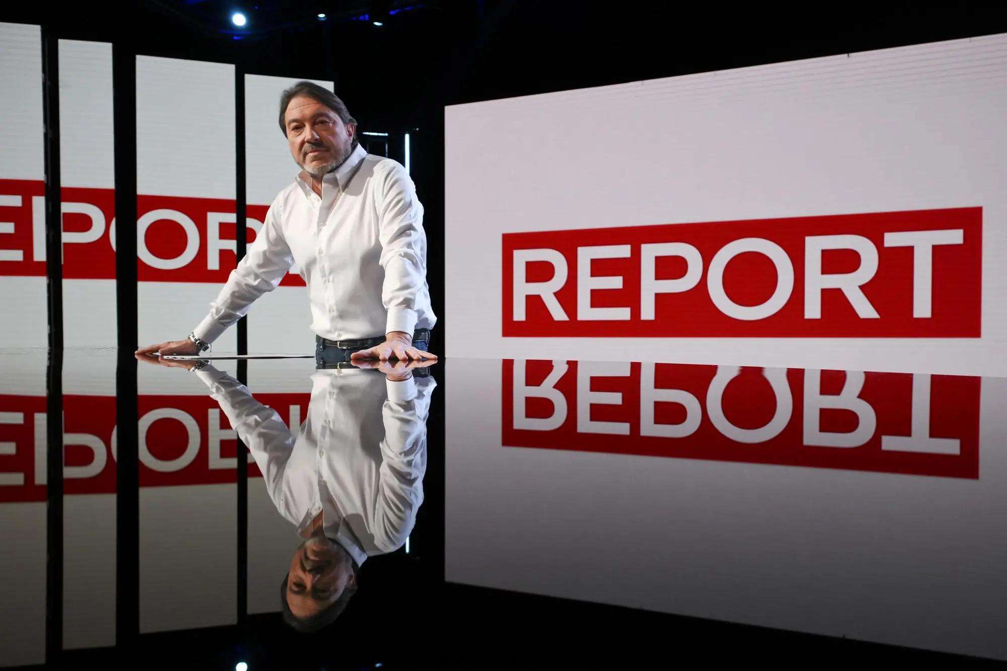 Sigfrido Ranucci nello studio televisivo della trasmissione Report, Roma 23 gennaio 2026. ANSA/ALESSANDRO DI MEO (RaiTre , Rai3, tv , televisione)