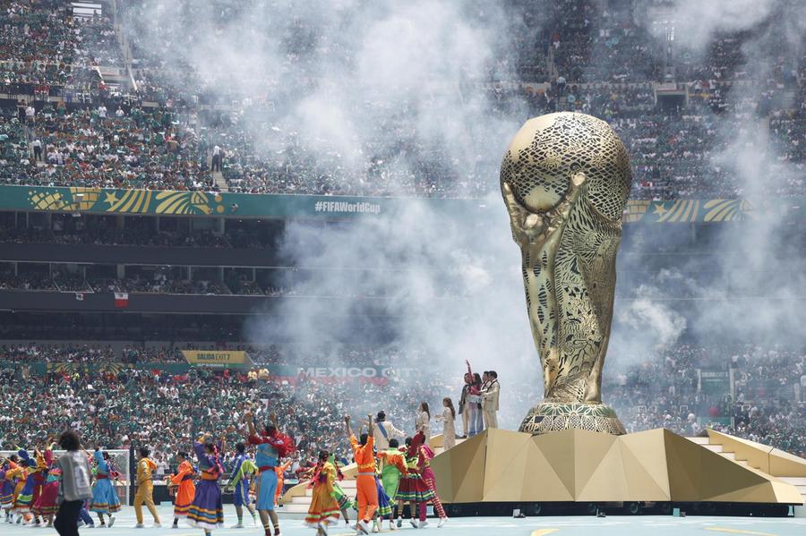 Al mitico stadio Azteca la festa per l’inizio del Mondiale 2
