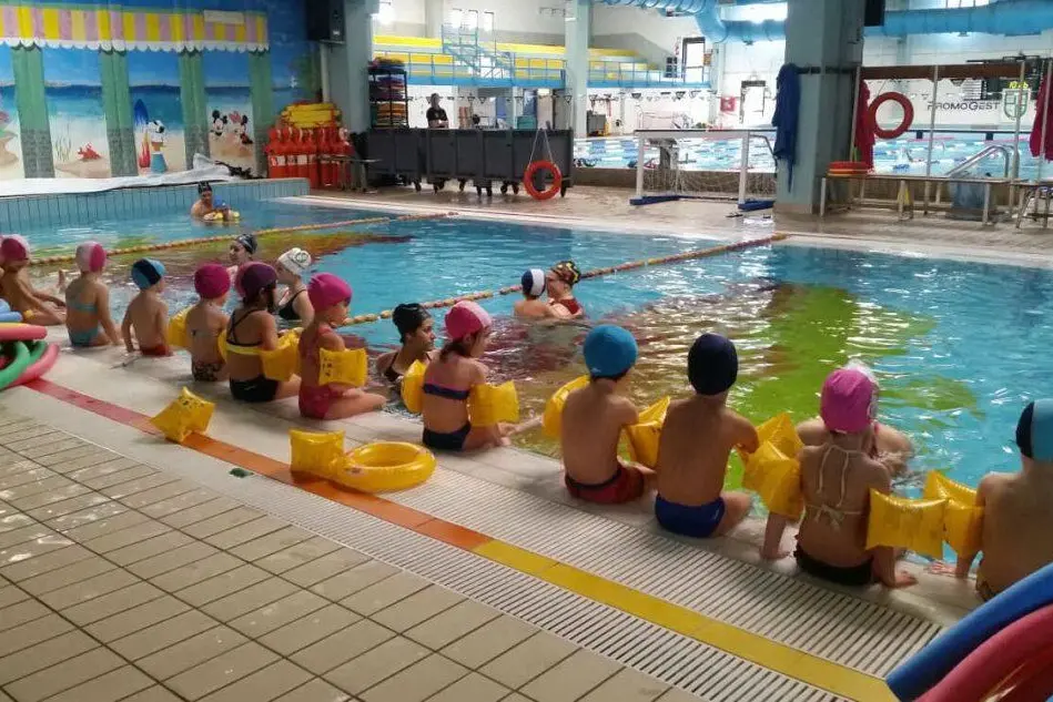 I bambini in piscina