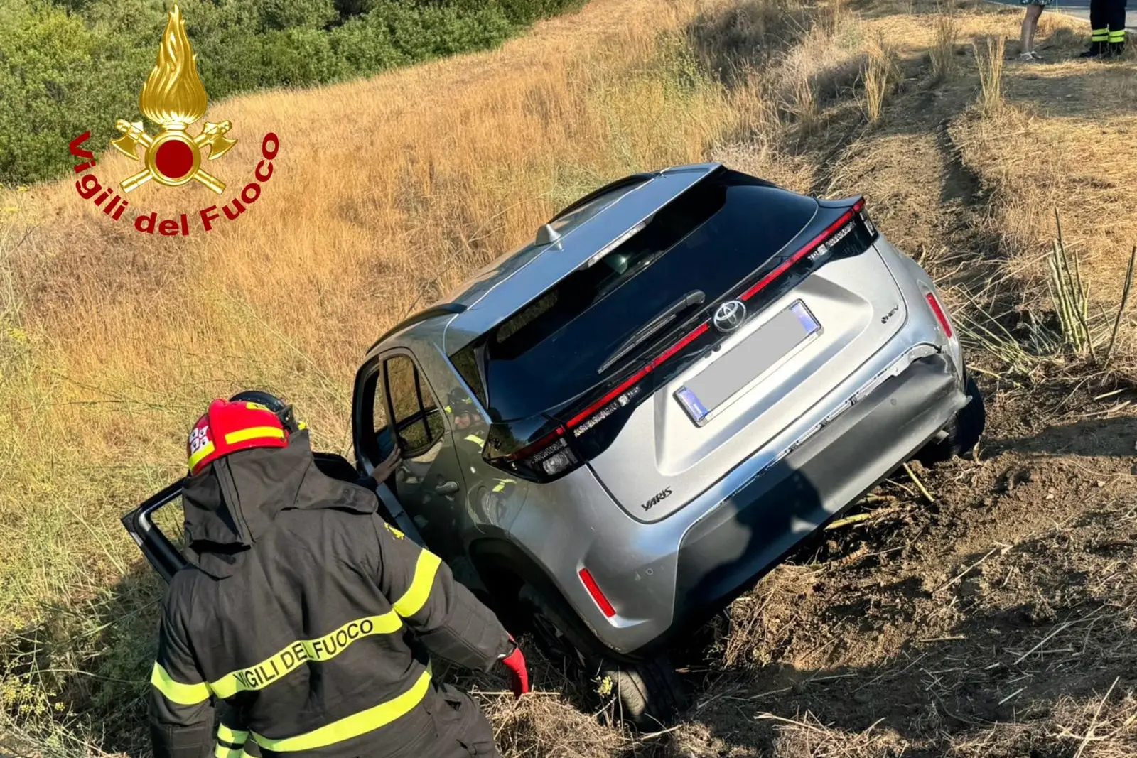 Una delle auto coinvolte nell'incidente a Villasimius (foto vigili del fuoco)
