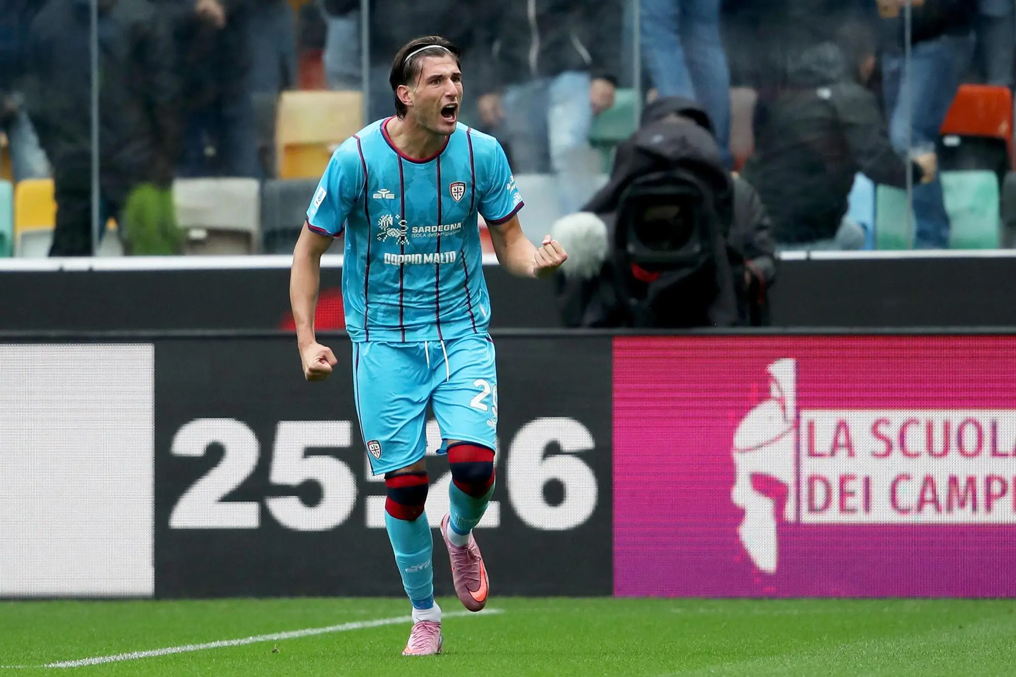 Cagliari’s Gennaro Borrelli jubilates after scoring the goal during the Italian Serie A soccer match Udinese Calcio vs Cagliari Calcio at the Friuli - Bluenergy Stadium in Udine, Italy, 5 October 2025. ANSA / GABRIELE MENIS