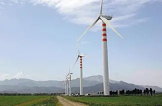 Un impianto eolico (foto archivio Unione sarda)
