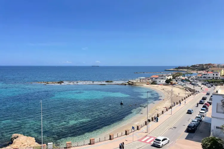 La spiaggia dello Scogliolungo a Porto Torres (foto concessa)