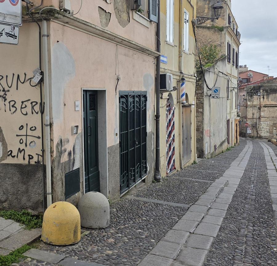 Sassari, giovane pestato a sangue: «Hanno picchiato mio figlio finché è svenuto»
