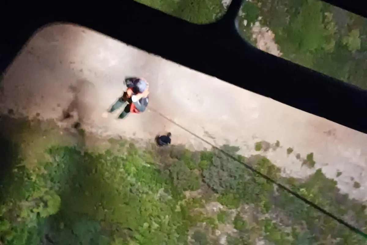 Il recupero del surfista con il verricello