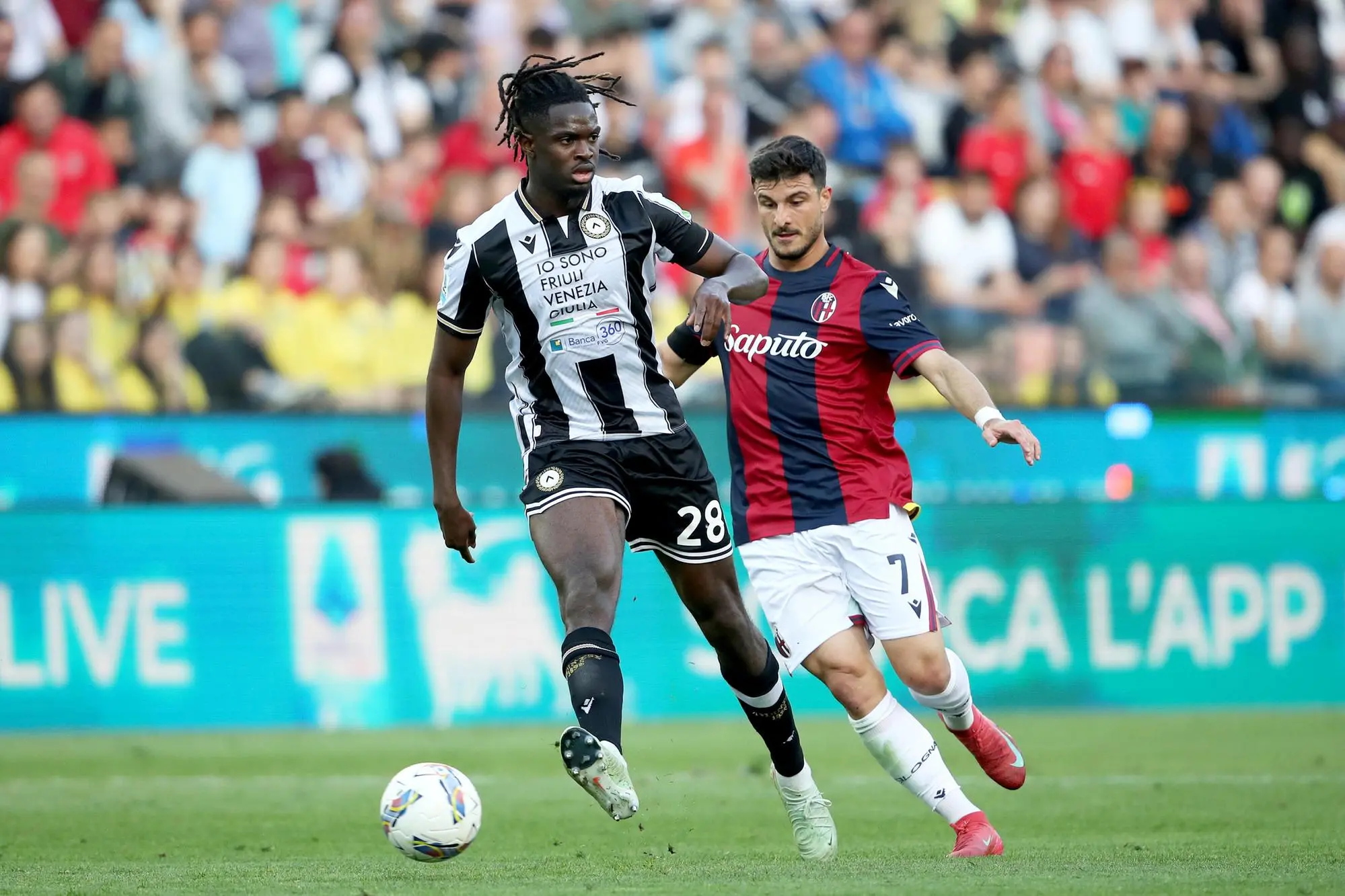Oumar Solet e Riccardo Orsolini in Udinese-Bologna di Serie A (foto Ansa)