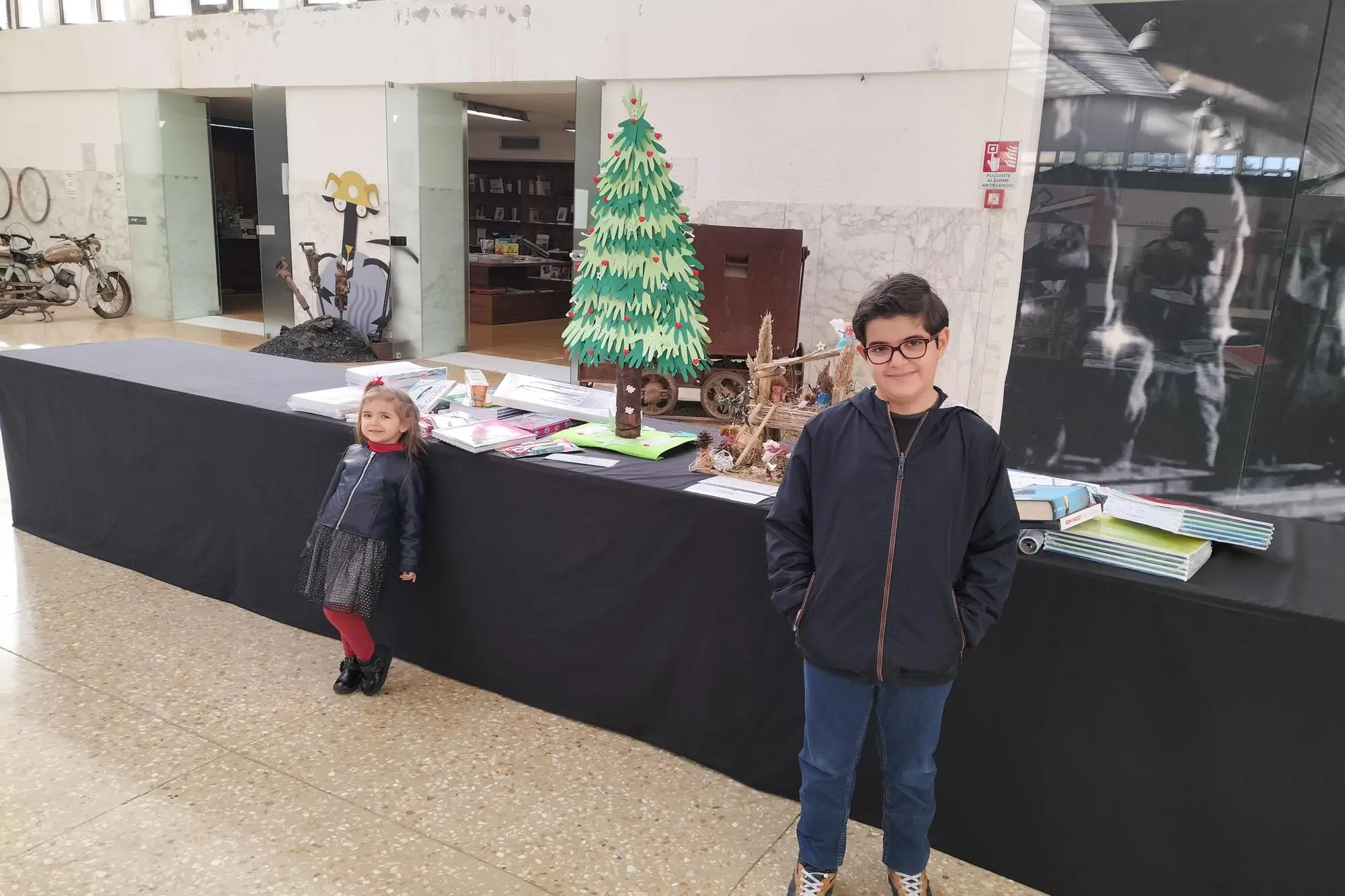 I fratellini Leonardo e Lucrezia Caria (foto Scano)