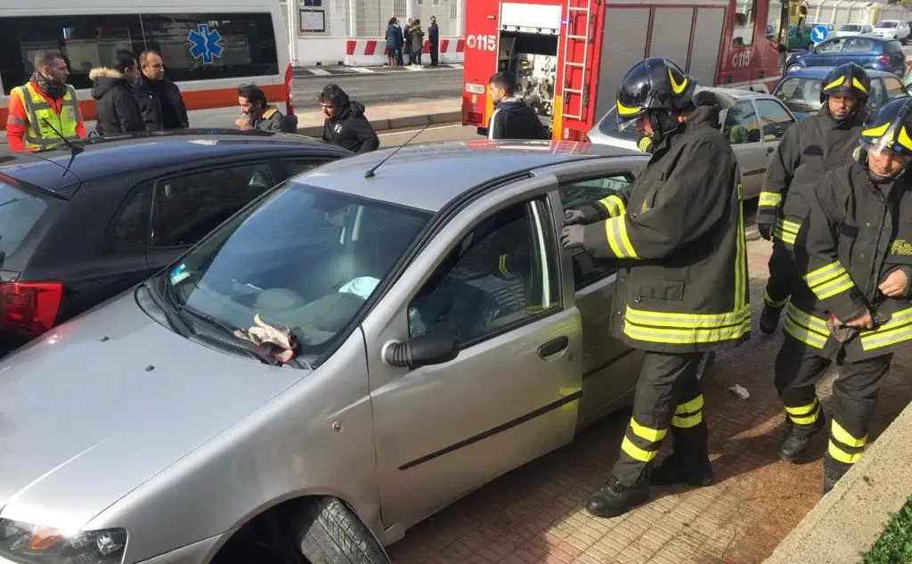 L'auto uscita fuori strada