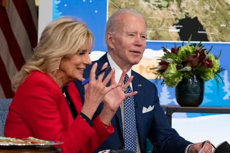 Joe Biden e la first lady (Ansa)