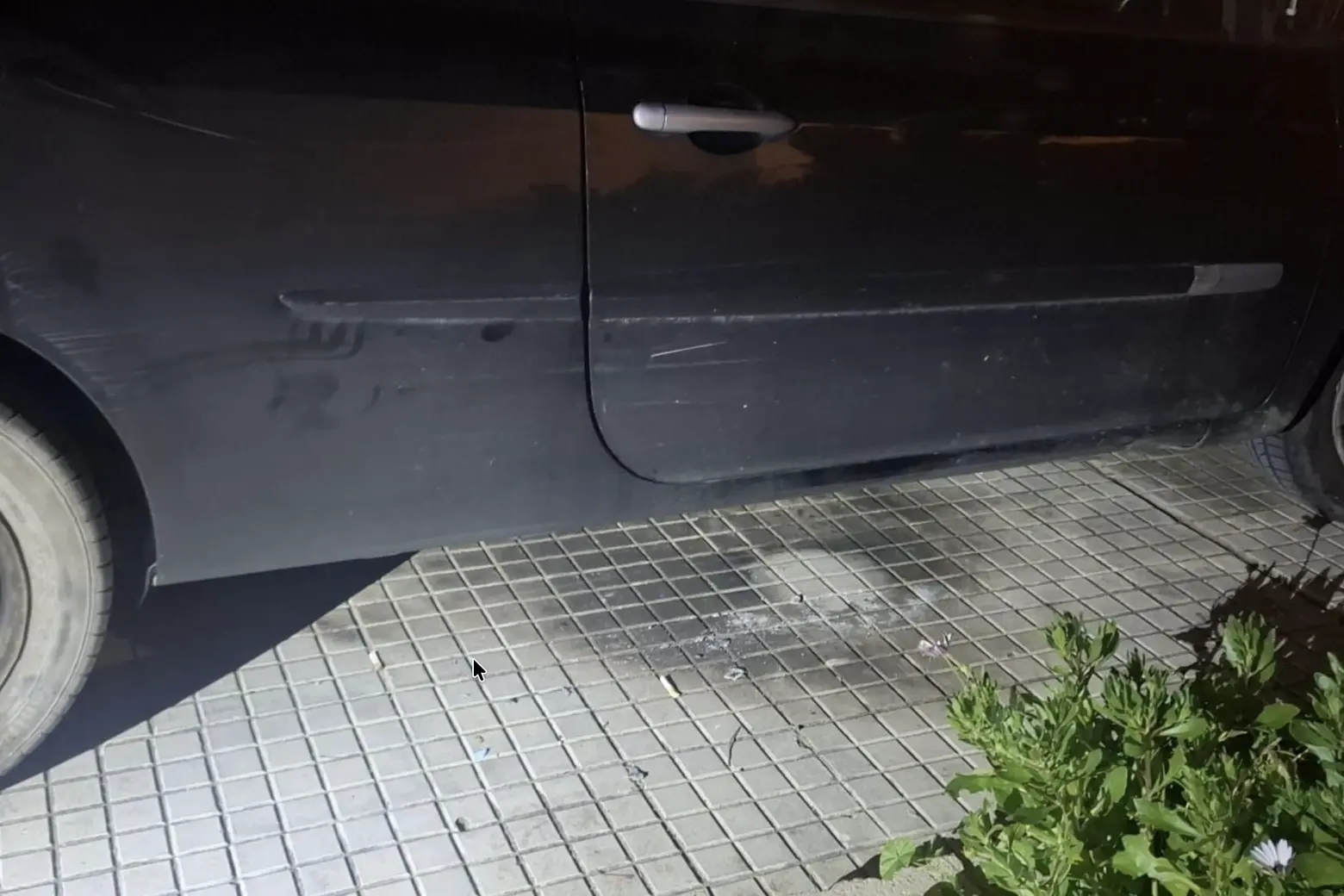 L'auto nel mirino degli incendiari